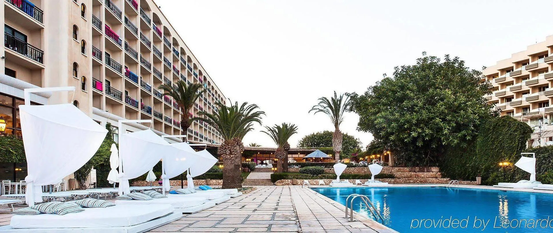 Sandy Beach Hotel & Spa - Ex Sentido Larnaca 5*,